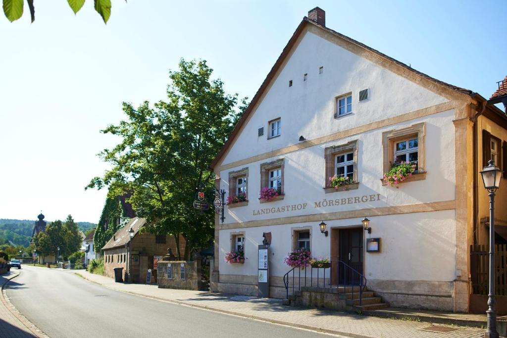 Landgasthof Moersbergei Bubenreuth Exterior foto